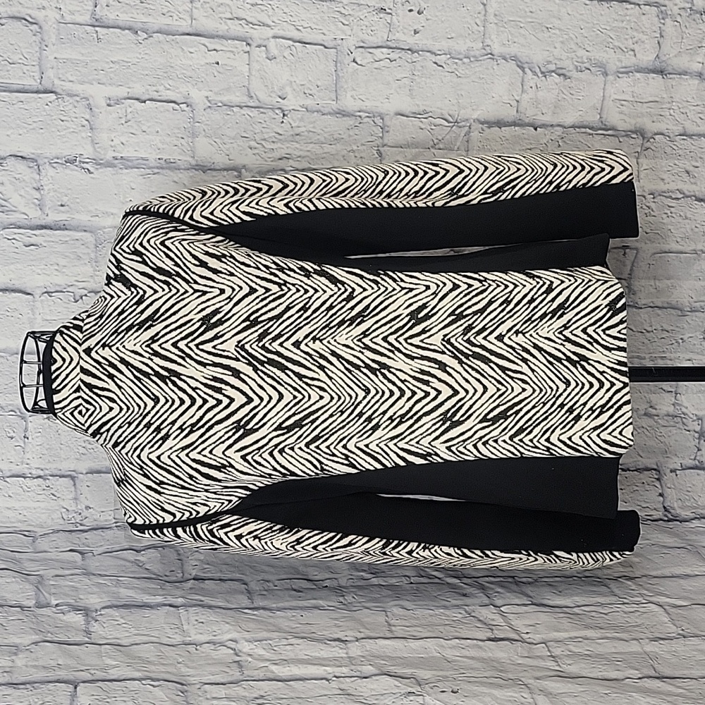 CHICO'S Black and White Zebra Print with Black Accents Open Front Jack… - Picture 7 of 8
